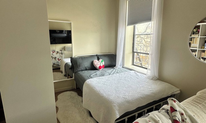 Mapleton Apartment | Cozy studio with WiFi and AC in Brooklyn just steps from N train