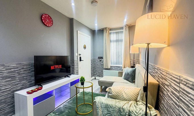 Coventry Apartment | Cozy & Stylish flat in Coventry/Easy Access To City Hotspots!