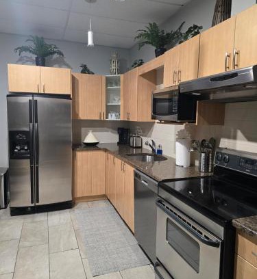 Downtown Gatineau Apartment | Cozy Sweet Spacious 7B 10 min to DT Ottawa