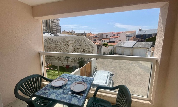 Les Sables d'Olonne Apartment | Cozy T2 Apartment with Garage & South-Facing Balcony, 250m from Beach, Les Sables-d'Olonne