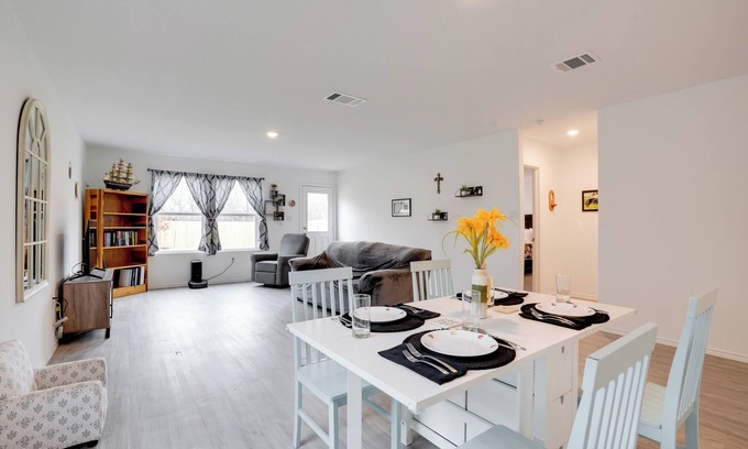 Southside House | Cozy Texas Escape Near SeaWorld San Antonio!