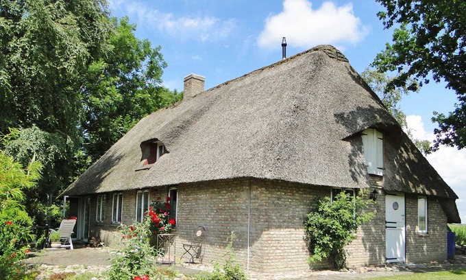 Neukirchen/Erzgeb House | Cozy thatched cottage with fireplace and beautiful garden for couples u. Fam.