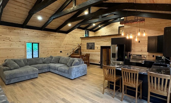 Island Park Cabin | Cozy Timber Cabin 13 miles to Yellowstone National Park!