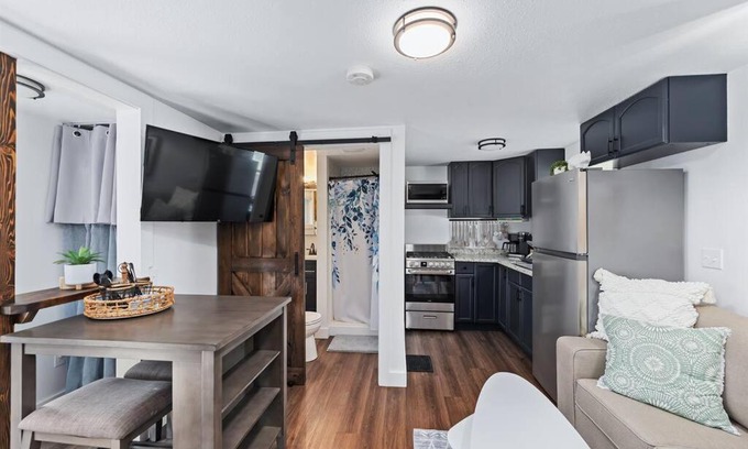 Dublin House | Cozy Tiny House on Main Street. Fully Renovated.