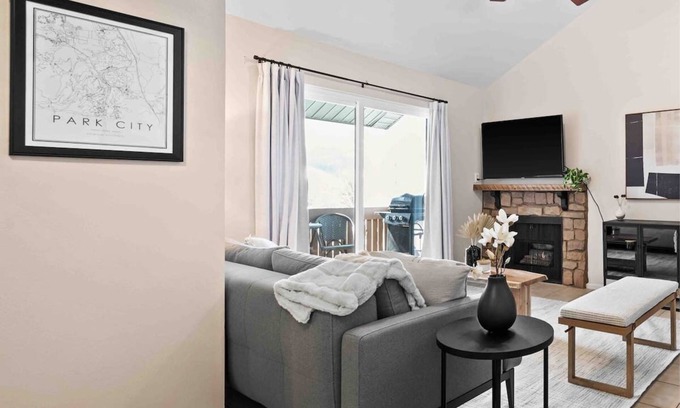 Kimball Junction Condo | Cozy Top Floor Condo with Mountain Views