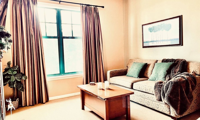 Vernon Apartment | Cozy Top Floor Studio On The Slope, Pool, Hot Tubs, Sauna, Fireplace