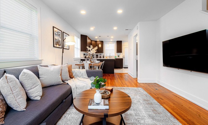Potomac West House | Cozy Townhouse 10 Min from DC