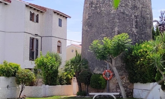 Torredembarra House | Cozy townhouse with pool in Torredembarra