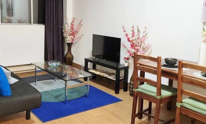 Shaughnessy Village Apartment | CoZy Traveler Montreal Downtown