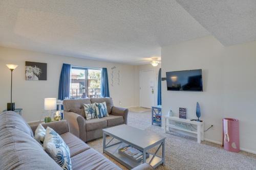 Tucson Apartment | Cozy Tucson Condo with Mountain-View Balcony!