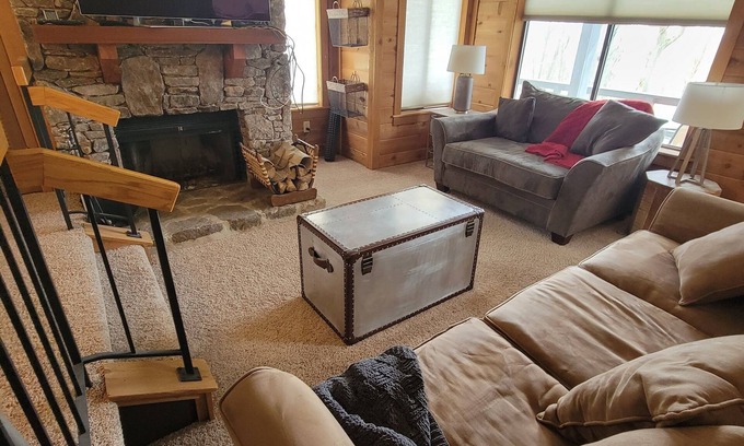 Seven Springs Condo | Cozy Up at the Coco Château
