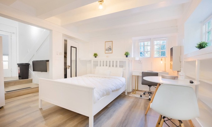 Adams Point Apartment | Cozy Updated Studio by Lake Merritt