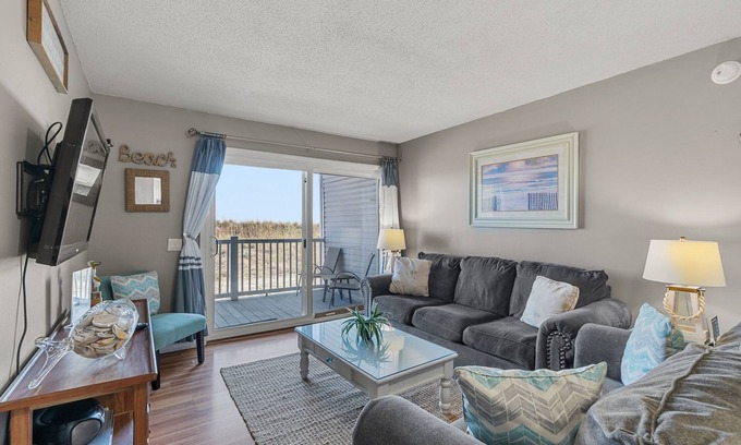 Windy Hill Condo | Cozy updated unit + Free Attraction Tickets!
