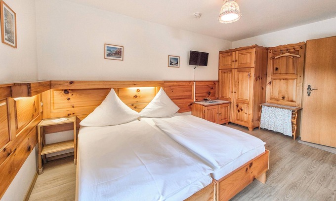Ramsau bei Berchtesgaden Apartment | Cozy vacation apartment with balcony and mountain view - ideal for active people