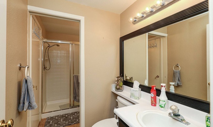 Paradise House | cozy vegas home in a quiet neighborhood near the strip,airpor