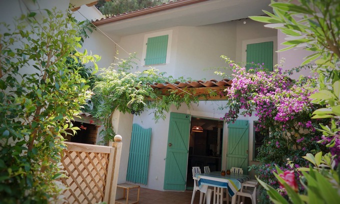 Lecci House | Cozy villa π, air-conditioned, 5' walk to San Ciprianu beach π