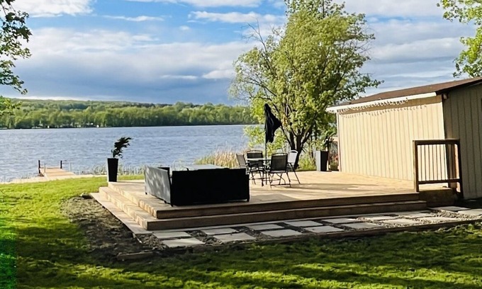 Quinte West Cottage | Cozy Waterfront 3 Bedroom Cottage (Pet-Friendly)