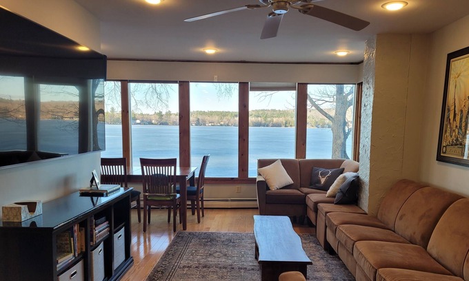 Auburn House | Cozy Waterfront Home