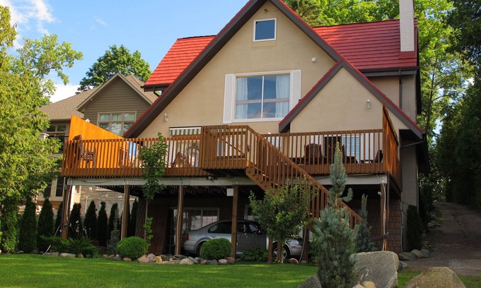 Puslinch Cottage | Cozy Waterfront on Puslinch Lake