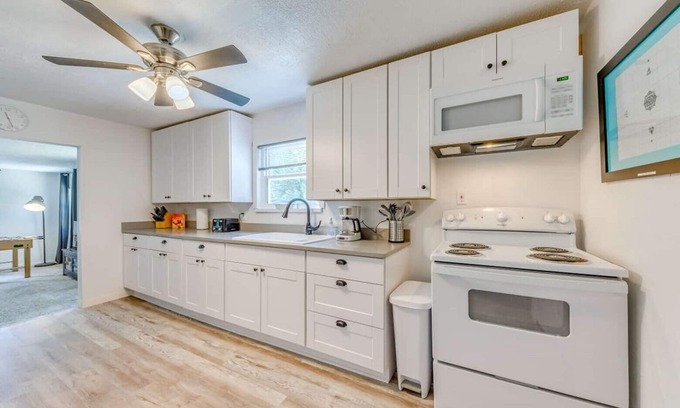Ruidoso House | CozyCasita-1 mi to Midtown/Portable AC in Living room/7 mins to Inn of Mtn Gods