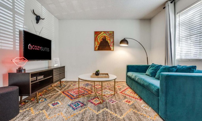Barton Hills Apartment | CozySuites 2BR Apartment Skyline Barton Creek #05
