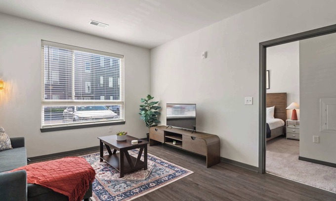 Indianapolis Apartment | CozySuites Ayr | parking, pool, gym #01