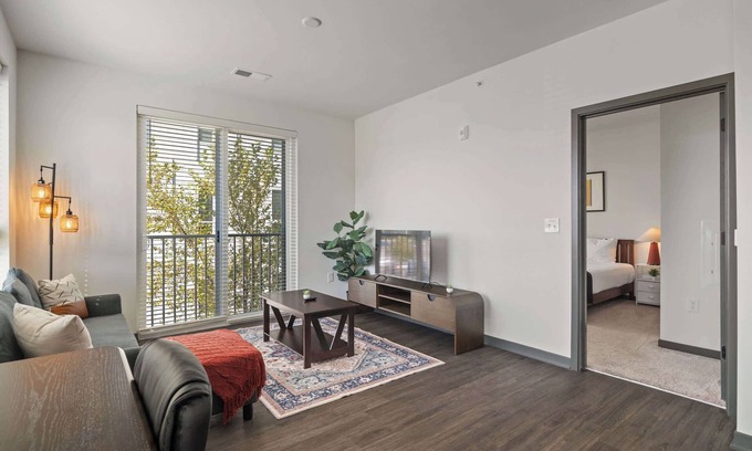 Indianapolis Apartment | CozySuites Ayr | parking, pool, gym #03