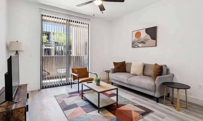 Glendale Sports and Entertainment District Apartment | CozySuites Glendale - Westgate w pool! 18