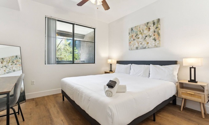 Glendale Sports and Entertainment District Apartment | CozySuites Glendale - Westgate with pool! 12