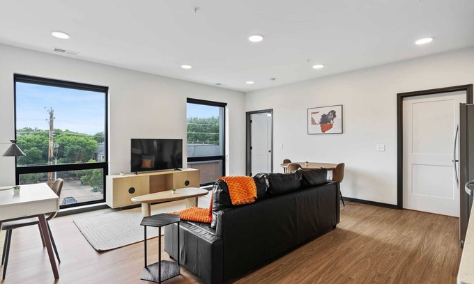 Lockerbie Square Apartment | CozySuites Mass with parking, lounge and roof deck 21