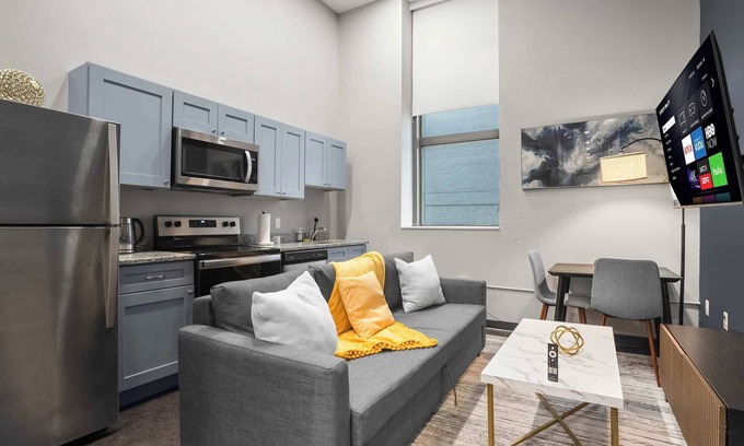 Strip District Apartment | CozySuites Modern 1BR in Downtown Pitts #3