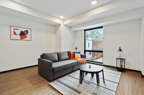 Lockerbie Square Apartment | CozySuites on Mass with garage parking #17