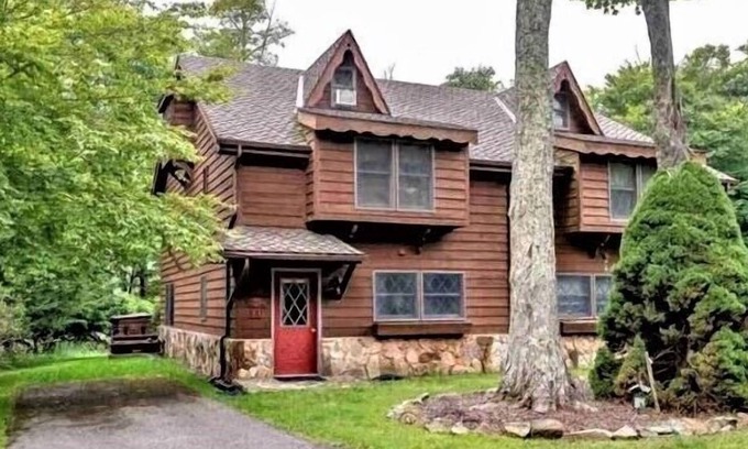 Timberline Condo | CPE1-Lovely Chalet! Centrally Located! Pets Ok!