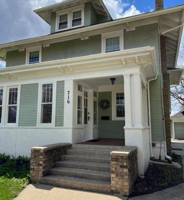 Willmar Apartment | CRAFTSMAN'S MAIN FLOOR with huge DECK!