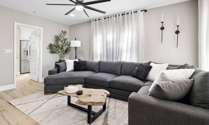 Hidden Valley Ranch House | Craftsmen Gem Vacation Rental | 2-BR House on Goodwin St, Prescott | 1 Block Walk to Whiskey Row Sleeps 6