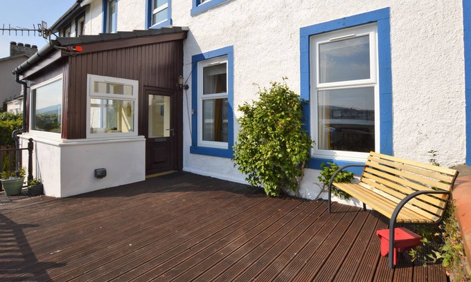 Strone Apartment | Craigard View - waterfront apartment, sea views