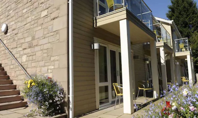 Pitlochry House | Craigmhor Lodge & Courtyard