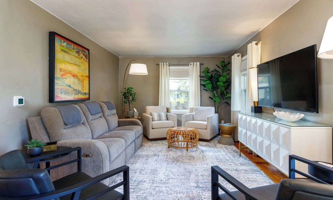 Ames House | Crane Haven - Walk to CyRide, Games & Grill