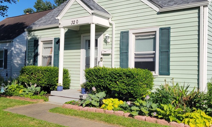 Jeffersonville - Clarksville House | Crash pad. lots places to sleep. Owner will drive you to and from events.