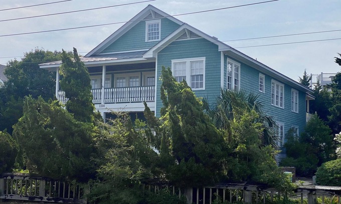 Shell Island House | Create memories; numerous gathering spaces as well as area for private retreats