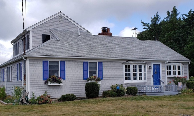Bourne House | Create summer memories in 4 B/R home within a 5 minute walk to 3 beaches