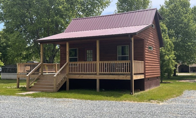 Bryson City Cabin | Creek access and minutes Deep Creek!