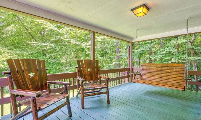 Maggie Valley Cabin | Creekside Cabin|Indoor Pool+Hot Tub|Walk to Dining