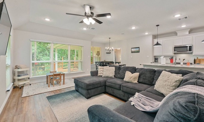 Westfield Village Apartment | Creekside Cottage ~ Aggieland Vacation Rentals