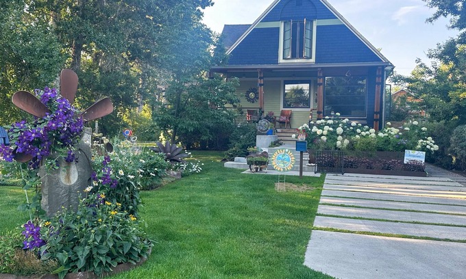 Bozeman House | Creekside setting right near downtown and Bogert Park