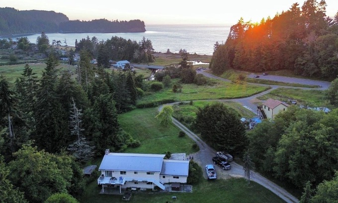 Port Angeles House | Crescent Beach Retreat: Cozy 4br House