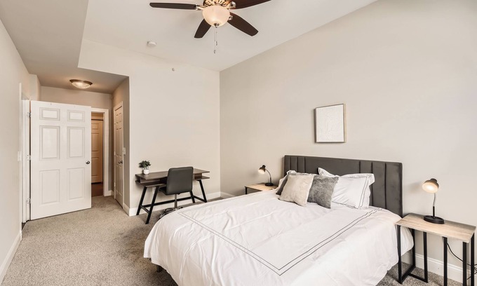 Old Fourth Ward Apartment | Crest at Midtown 4514 l 1 Bedroom 1 Bathroom