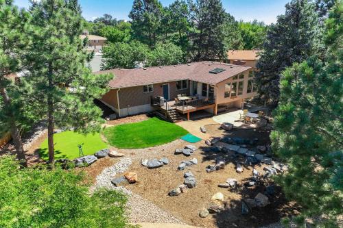 Central Colorado Springs House | Crestgate Den Family Games Frisbee Golf & Views