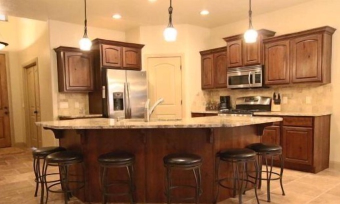 St. George House | Crestline | Short-term month-to-month rental