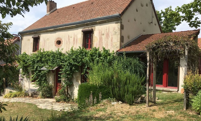 Bussiere-Dunoise House | Creuse cottage in a poet's garden